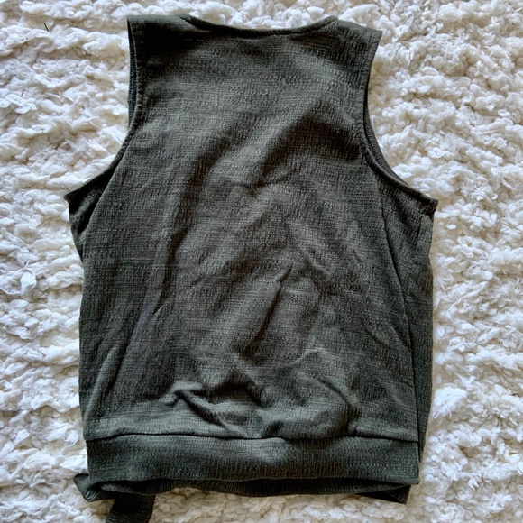 🌸 Olive wrap front knot blouse - Picture 2 of 6